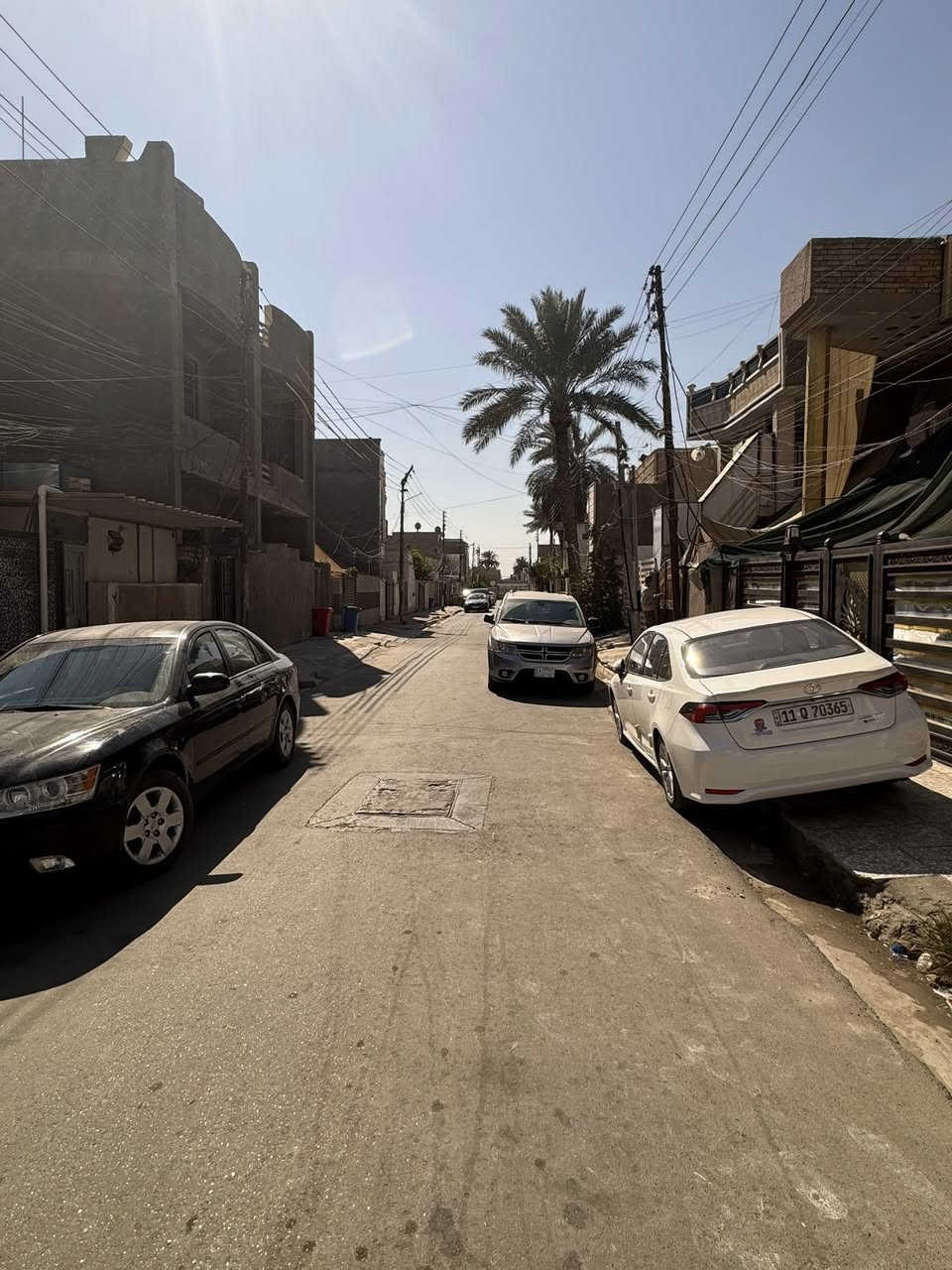 يا الله مشتمل للبيع مساحه 100 متر. بناء حديث حي الجهاد مربع الطائي خلف الشارع العام قرب مجمع النسيم 
يحتوي على ٣ غرف نوم الطابق الثاني غرفتين نوم وسويت كامل 
الطابق ارضي يحتوي على مطبخ وصاله وغرفه نوم  منور وخدمات  الأسفار اتصل على ***********
