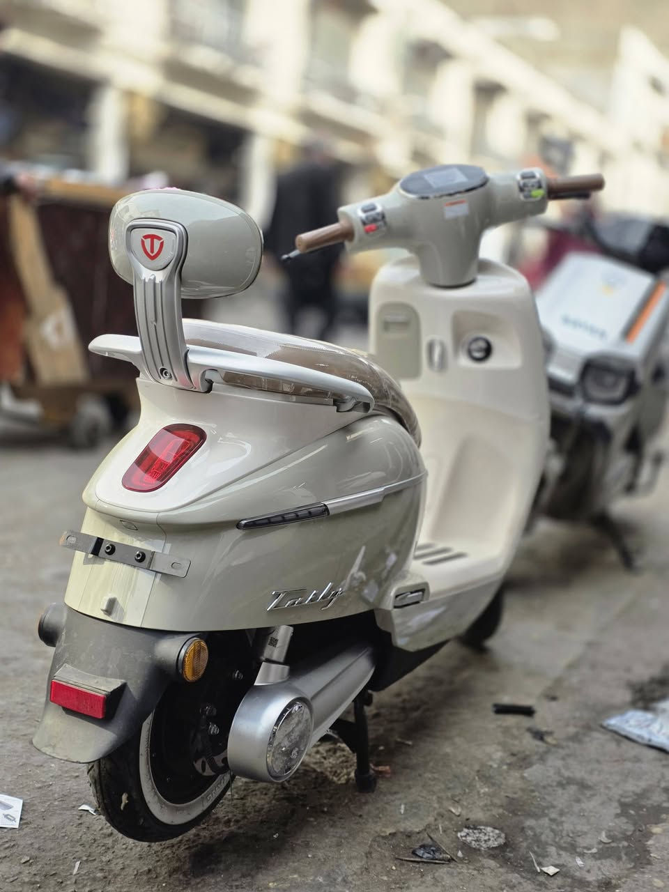 السلام عليكم 
دراجة تايلج 
6 بطاريات 
دراجة شوف عينك استخدام كلش قليل 
مكاني بغداد 
الشراي يتواصل ويايه متواجد واتساب اني خادم 
***********
