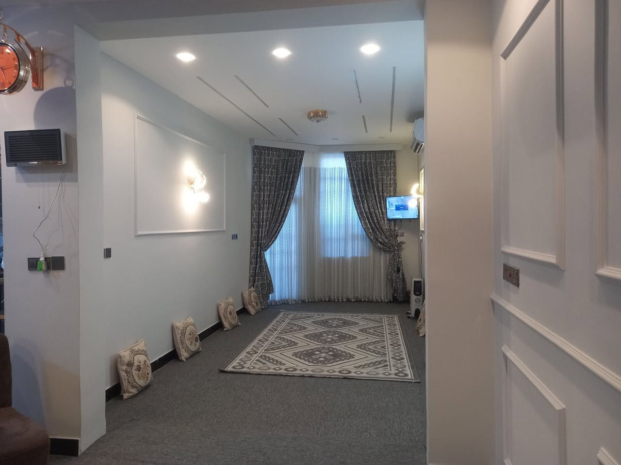 يالله دار للبيع  حي الزيتون قرب قاه سوفانا  ثلاث بيت عن الحولي مال ابو مهدي المهندس المساحه ١٠٠ متر طابقين بناء درجه اولى ٢٠٢٥ كافت الخدمات سند ٢٥اقرار محكمه التوأصل ***********
