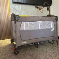 سرير كيديلو • ثابت وهزاز • يفتح جنب الأم