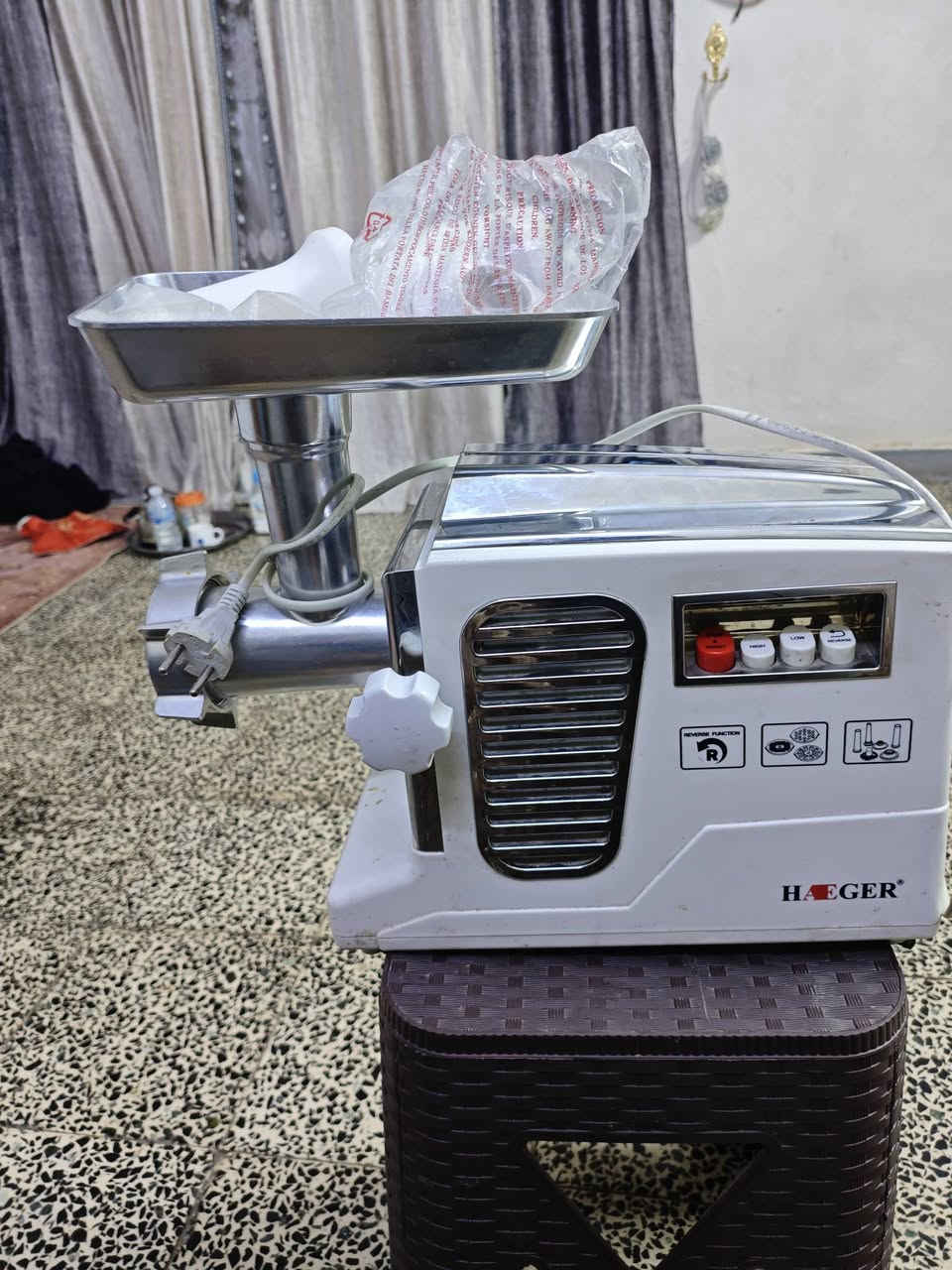 السلام عليكم
ثرامه لحم للبيع مستخدمه قليل كلش نضيفه سعرها 65 وبيها مجال مكاني بغداد المعامل ***********
