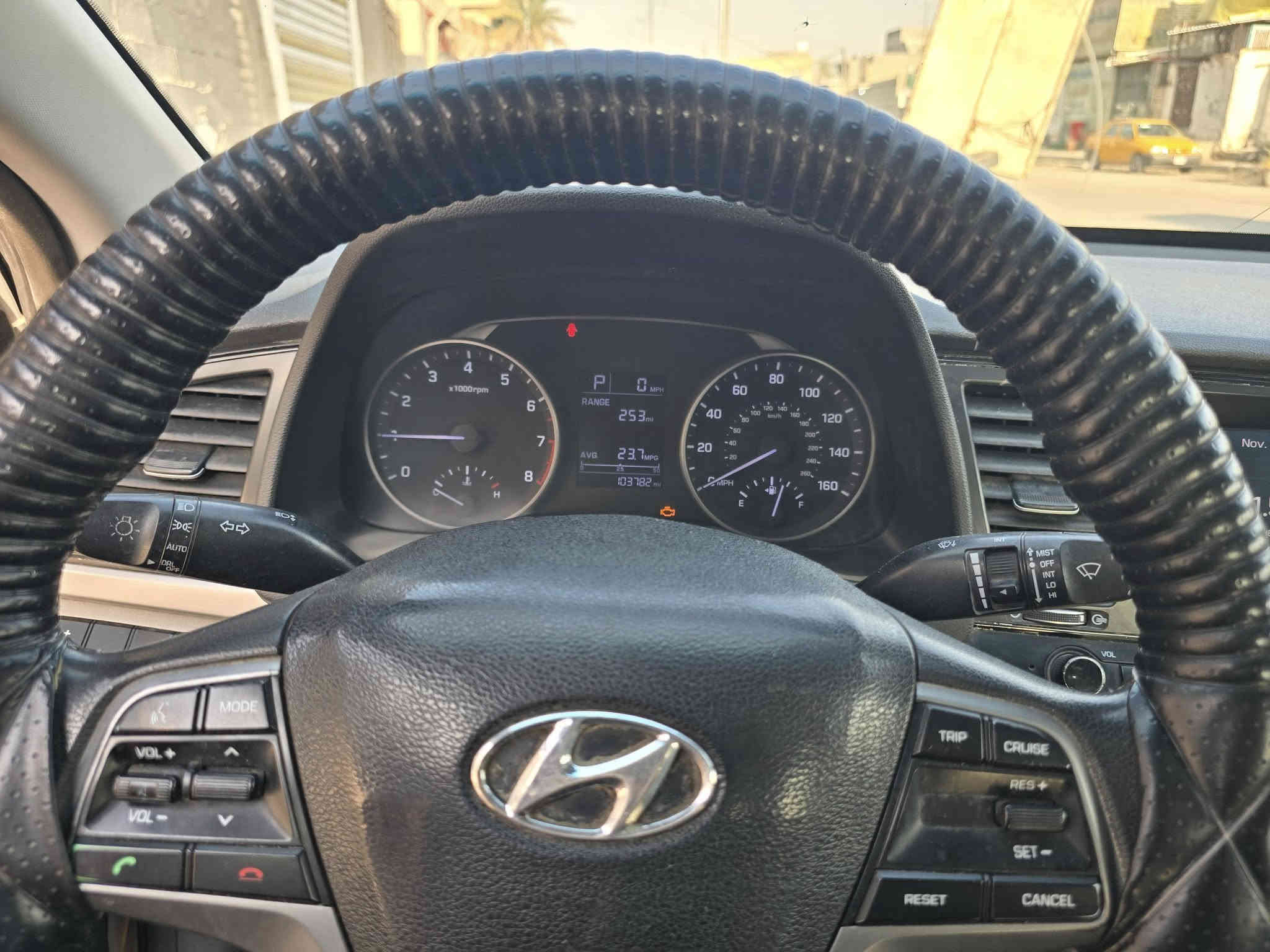 السلام عليكم النتر٢٠١٧ ماشيه ١٠٧سياره صبغه ثانيه معمره كير مكينه مكفوله بيها بدايه الغد ول شاصي سياره كلها ليبل واحد عده جاملغ جهت اليمنه سنويه ٣٠ بسمي مكانها البلديات قرب ملعب صناعه ***********
