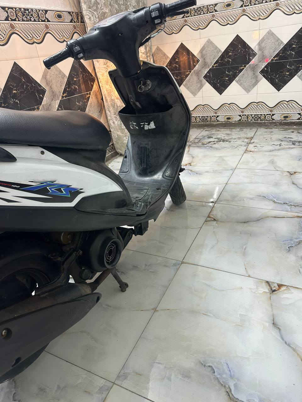 السلام عليكم دراجه ماكس عدله كله شغال سلف هندر اشایر كهربائيات ما بيها اي نقص جيب فيتر وتعال افحص دراجه بلاديه حلوه بالعافيه ع الياخذها السعر  650) العنوان بغداد مدينه الصدر اتصل ***********
