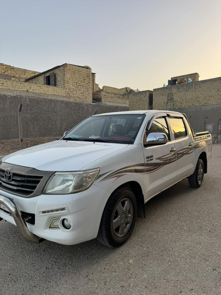 سلام عليكم
هايلوكس للببيع بيكم فلاونزة موديل 2015 مكفوله كفاله عامه رقم واسط مشروع وطني 
شاصي ١٩ كويتي لاستفسار لاتصال علا لأرقام لآتية 
***********
***********
