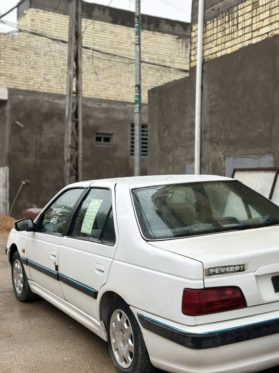 بيجو بارص مديل 2015 سيارة كلش حلوة كير مكينة على شرط تبريد شغل سنوية ماساقطة ل 2028 راعيه موجود كبل اوجهك ويا سيارة بيه قطيعين صبغ باب سياق وباب ورة العبري وبس سيارة نضيف وبلعافية على الياخذه وسعره 42 وبيه مجال 
***********
