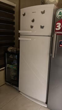 ثلاجه • نضيفه داخل وخارج • قفل