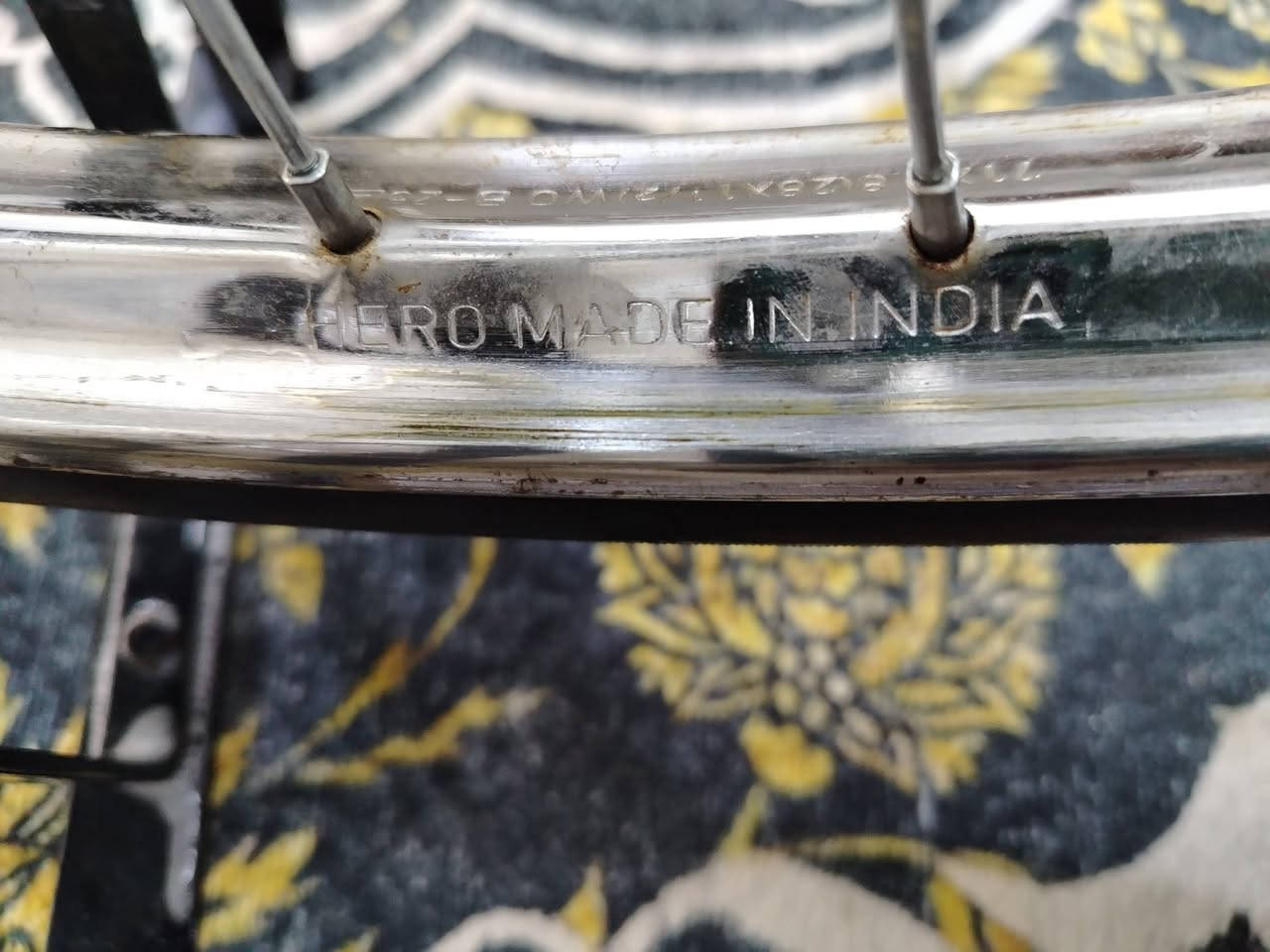 السلام عليكم بايسكل نوعيه هيرو (Hero) موديل(2025) جديد مامستخدم هواي فقط شهرين مكاني بغداد الشعب السعر) 125000)وبي مجال(***********)
