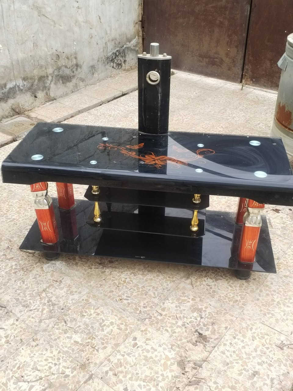 السلام عليكم ميز بلازمة للبيع
السعر 25الف
***********
