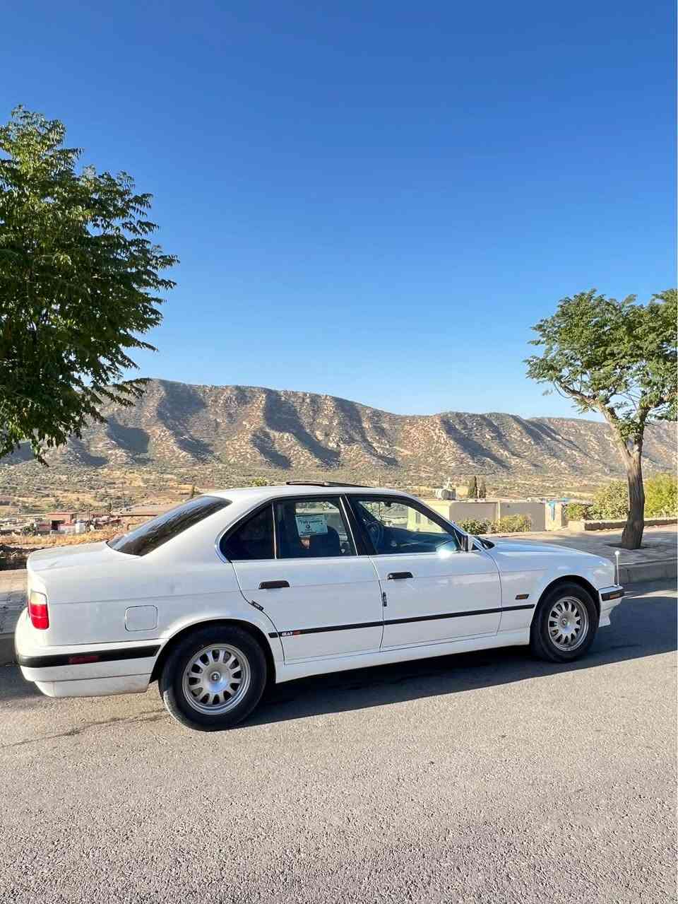Bmw 1992 توماتيك 525ماكينه بي دعم و سبغ سلايت ماكينه گير شرت شغال كوشن جلد داخلي باقژه كه له ك سياره ليكدايه مسرف تيدانينه سعر ٧٨ مجال غورامه نينه رقم *********** دهوك, العراق
