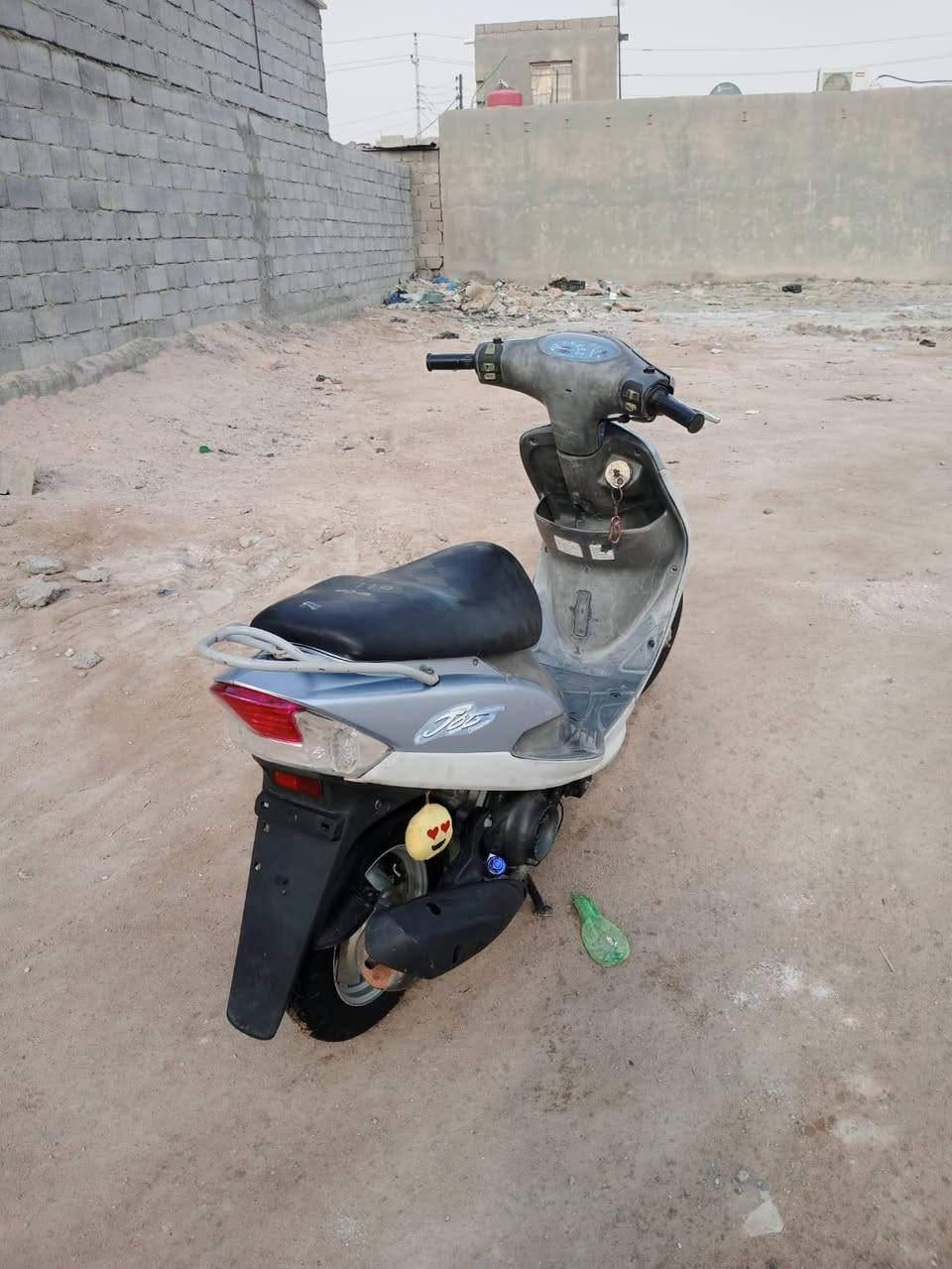 السلام عليكم ورحمة الله وبركاته دراجه للبيع قجمه حاويه ما مفتوحه صارله فتره من طالعه من الوكيل ختم واحد السعر 850وبيه مجال قليل ***********
