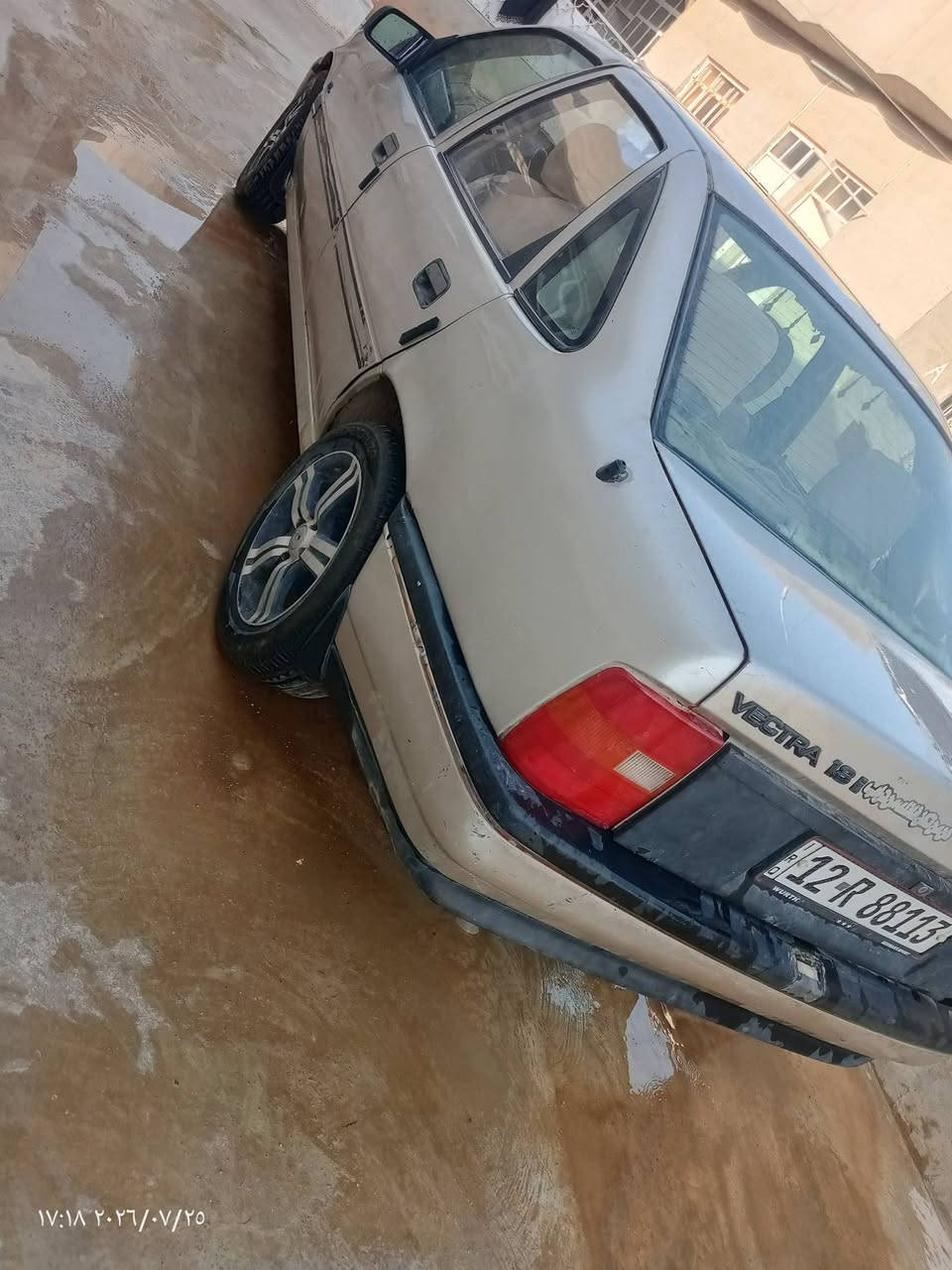 السلام عليكم 
للبيع فكترا..موديل 91 حجم 18نفخ كير.. شرط 
مامسجل بعد.كابون... طخم امامي جديد وخلفي جديد 
تواير جدد ويلكب.. حلوه... كهربائياتها كلها شغاله 
بيها. صبغ بخ باب... جاملغ.. امامي.. الباقي شر ط حتى دواير ودوسات مامصلحه بعد... اتراي حلو.... سياره احلا من الصورة.... داخل نضيفه.... دولي نينوى انكليزي شرعي يبيعك
وشرط تحويل فقط... سنويه للا 30...... اتراي بغداد شرط 
.. ملاحظه.. اذا اكو مراوس ابكم من 90وفوك.. ونطي فرق 
بكم كون رقم جديد نينوى... العندو يخابر.. وينزل بلتعليق 
السعرر..، 43وبيها.. مجال للشراي العنوان اسكي موصل 
***********
