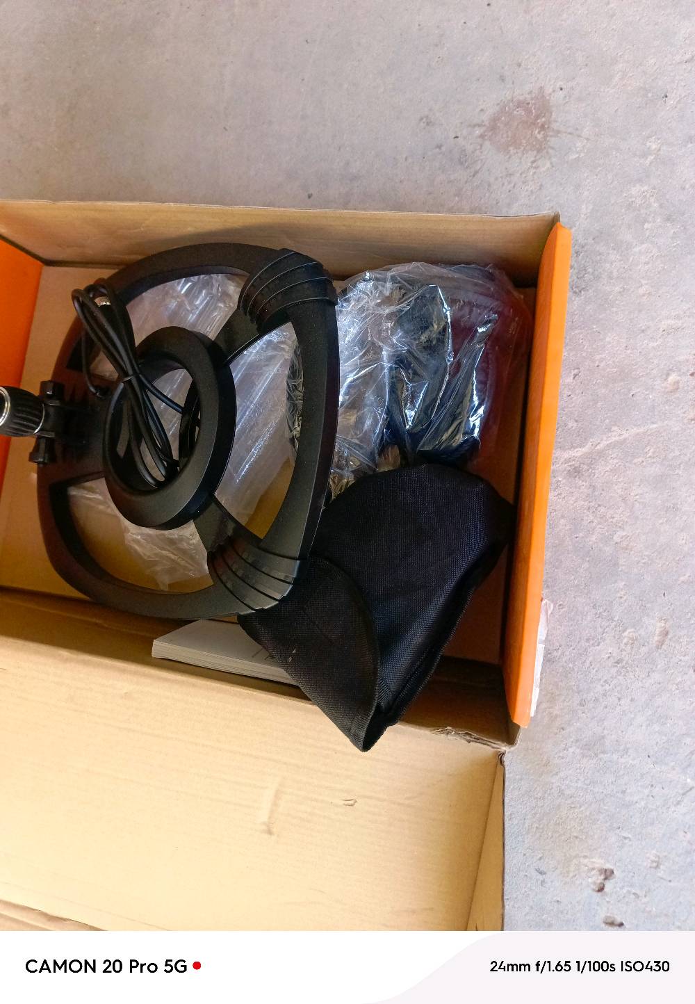 جهاز كاشف معادن نوع جيد للبيع
ملحقات سماعة راس مع كرك صغير
مع بطاريات🔋 2كلن السعر 75الف او مراوس بشي مثل جهاز موبايل او اي شي حلو للعلم الجهاز جديد
