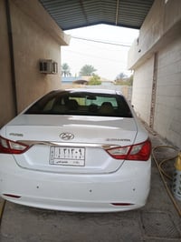 سوناتا لؤلؤي ابيض موديل2011 وارد خليجي محرك2400 دوش بدون ضربة بصمة فول...