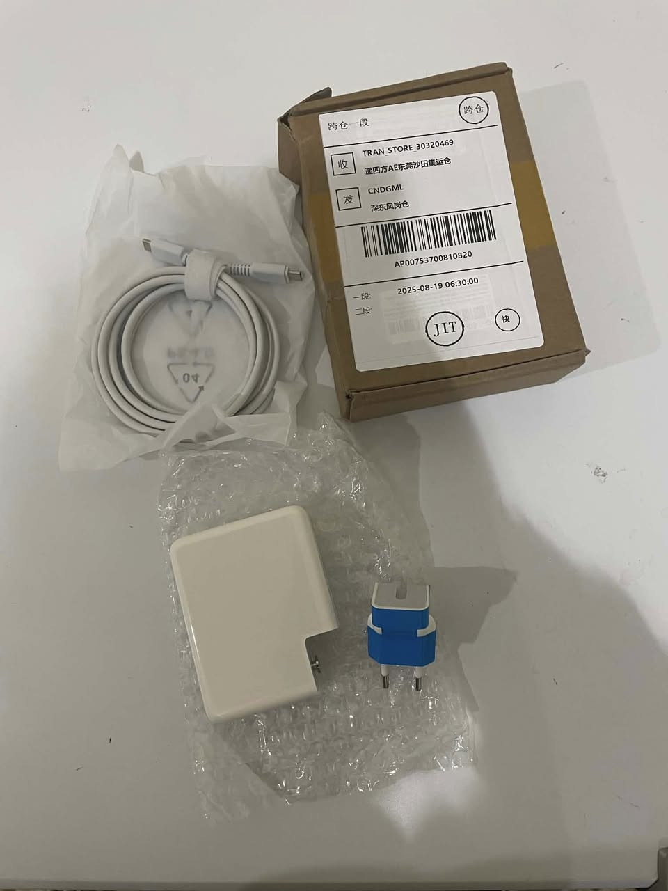 شاحنة جديدة لوك كبس امزون مع كيبل  ١٤٠ واط منفذ تايب c تفاصيل موضحة بل صور على اول تم 20 الف شامل التوصيل


**إذا كنت صاحب هذا الإعلان وتريد حذفه لأي سبب، رجاءا أرسل رسالة إلى الدعم الفني**