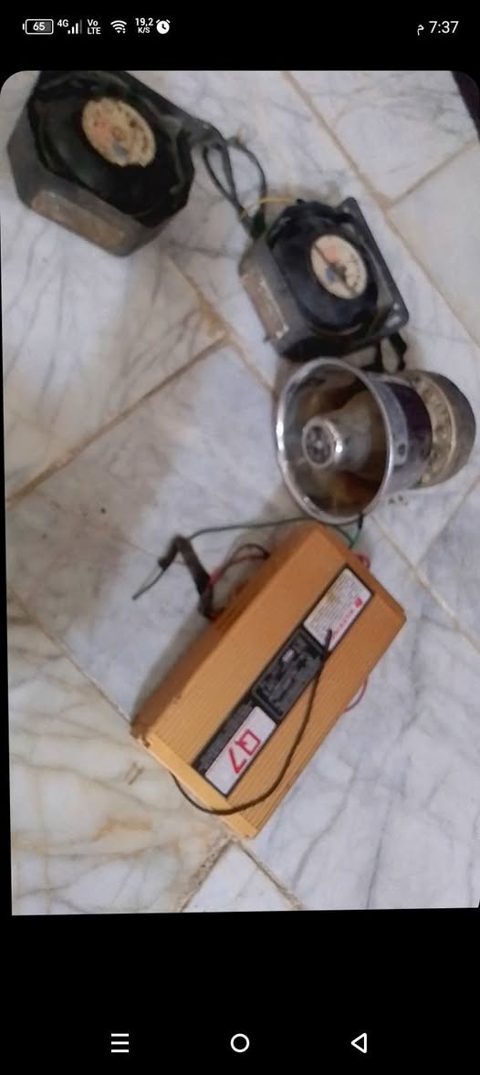 السلام عليكم سماعات امريكيه مع جهاز شرط الشغل السعر 125مكان بغداد الحسينيه ***********
