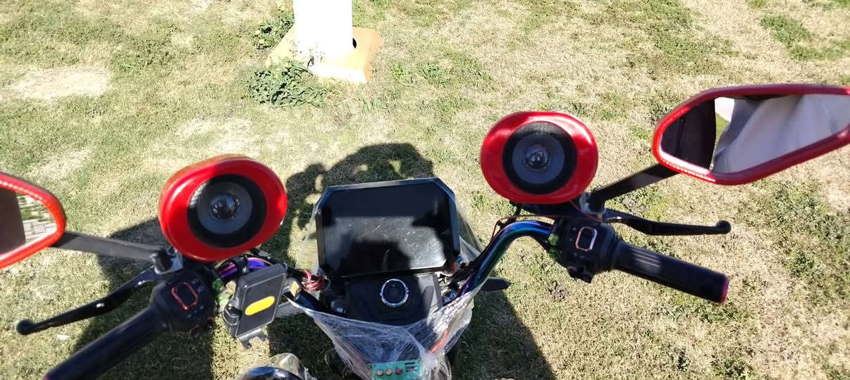 سلام عليكم ماطور، جبلي للبيع نضيف وما بي أي نقص تخم بطاريات 🔋جدد على فحص ما صارلي 5ايام من شديتهن زنون عالي ناصي فدرالية شرطه ويا خوذه سماعات ثنين داخليه وخارجيه تشغيل بمصه  ريموت ثنين ماطور نضيف حيل سعر 725 وبي مجال حك جيه  رقم ***********
