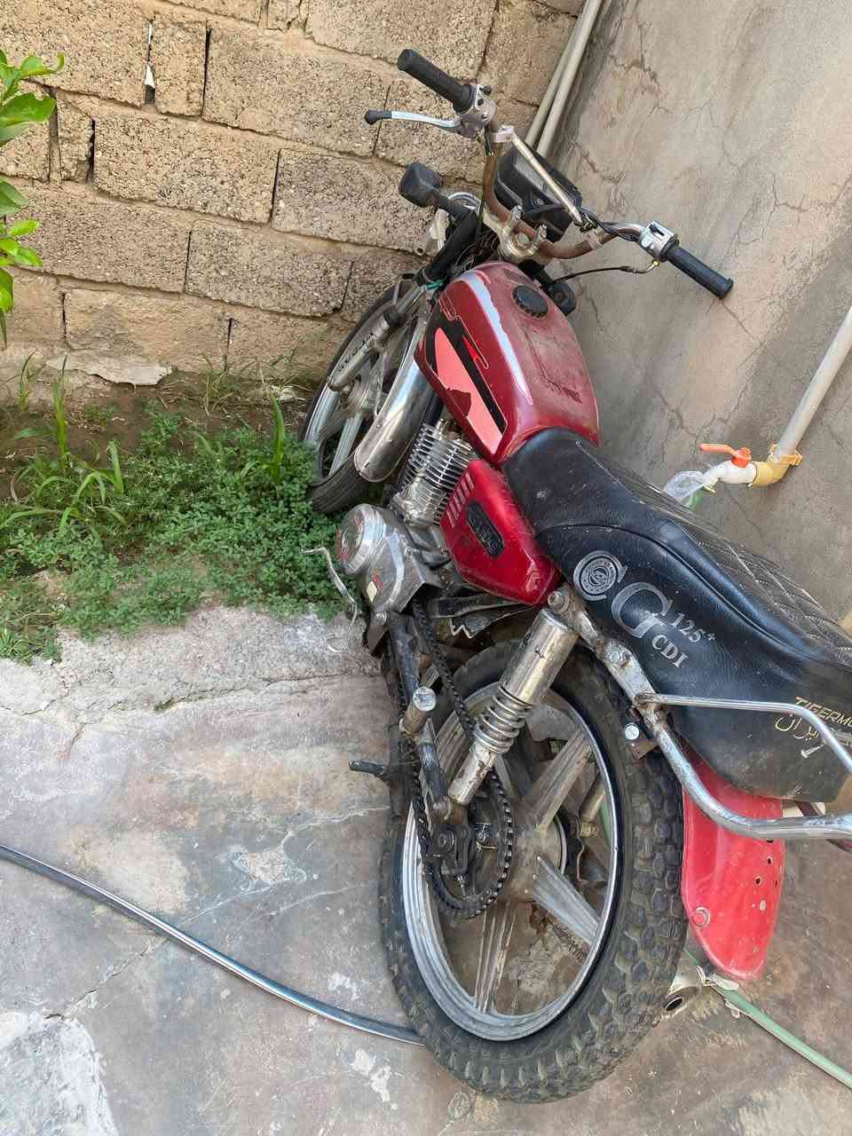 السلام عليكم دراجه روبر 18للبيع بس تايرها مبنجر محرك فول شلعه معدل السعر175وبي مجال وتساب ***********
