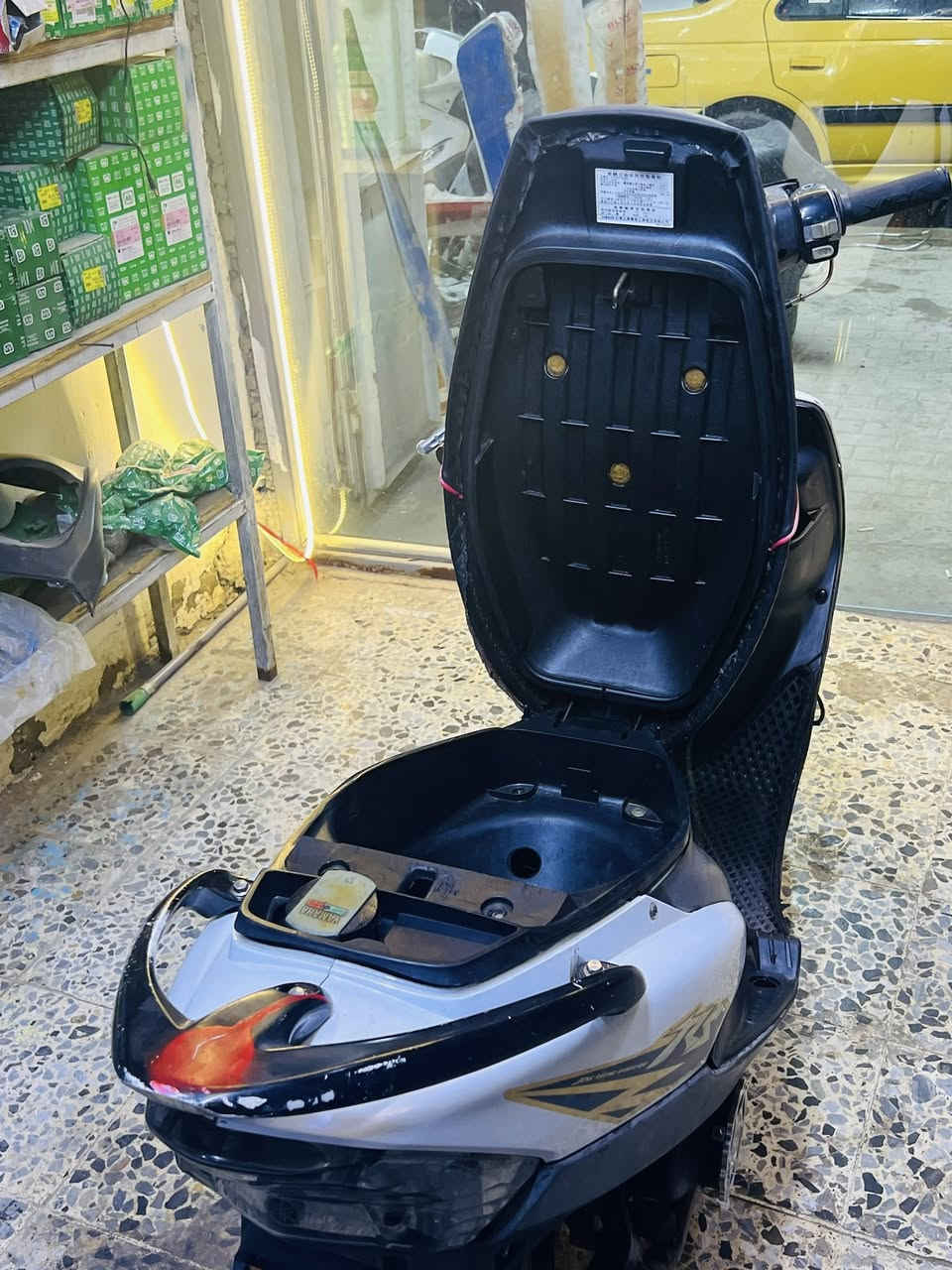 سلام عليكم  شباب ماكس عدله بلاديه ممفتوحه بيهه ويل وصدر كامل ودبل خلفي ويدات وشوته اربع ولفات كتف اربع ولفات تايرات جلاتين جدد كاعيه قبق اشاير اربعه عمبار قبق فلاوين شيال سعر ٨٠٠ وبيهه مجال ماك دوره ابو دشير ***********
