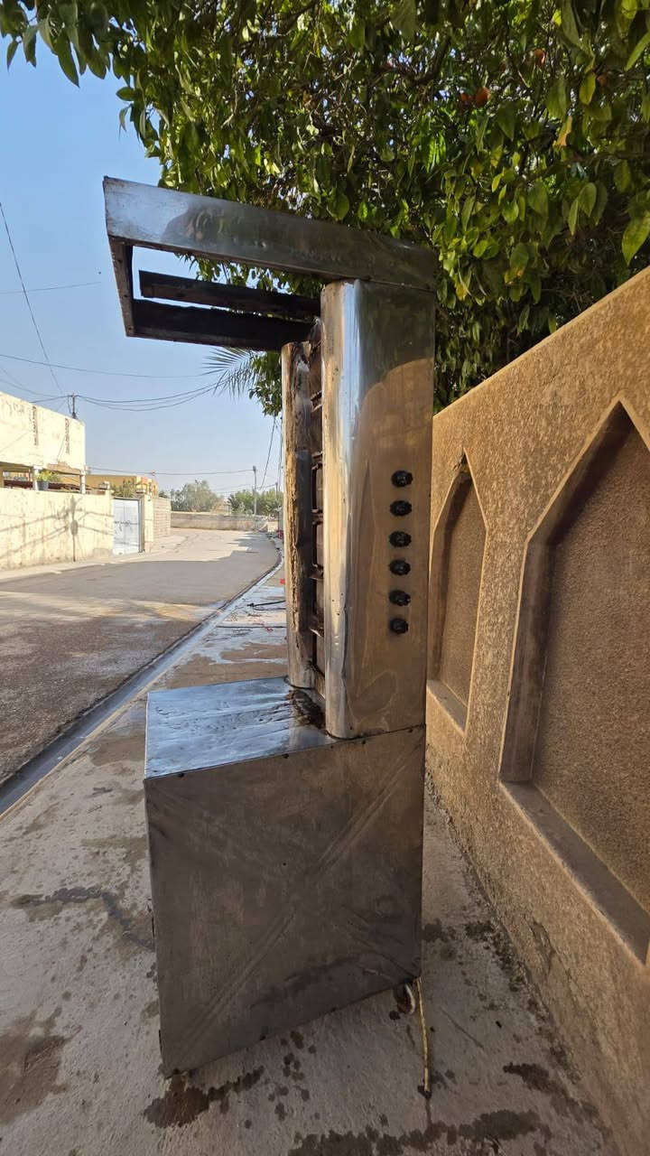 اغراض مطعم للبيع بسعر مناسب مستعجل شوايه قص مزدوجه دبل زائد شوايه كص ام ليشش ٦عيون شوايه دجاج  اتصل  ***********
