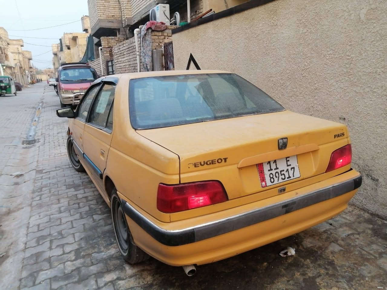 السلام عليكم 
عندي بيجو بارص موديل 2013 
نضيفة كلش مابيه اي نقص سياره من ايدك للشارع 
 هيئة غرامات مصفرة سعر 33 وبيها مجال بسيط 
رقم *********** 
موجود واتساب
