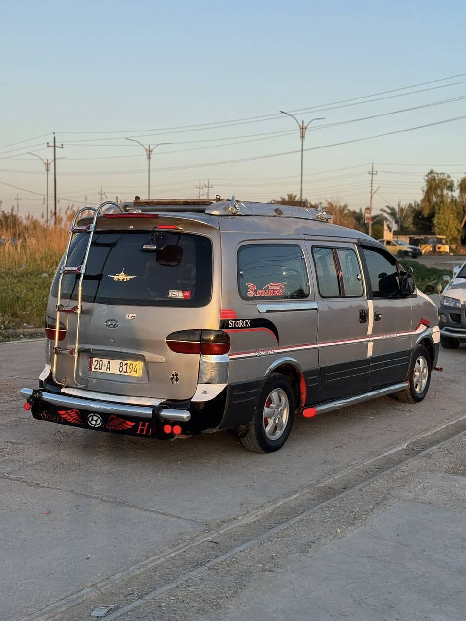 ستاركس 2007 
رقم جديد سنويه لغايه شهر ٧ هيئه مصفره 
سياره نضيفه جدا محرك مفتوح گير عادي مابيها اي عيب / سيبايه / درع امامي وخلفي/ دوشمه جديده / شواصي نضاف فقط واحد خلفي واحد امامي بيدي عمرته درجه اولى اثر خياس شرط الفحص/ دوسات جانبيه / صدر جديد/ تايرات نضاف / بيها فقط جاملغ خلفي صبغ والباب خلفي بيدي بدلته جان بي رصعات جارد وعندي فيديو قبل ماابدله بالواقع احلى من الصور 
السعر ٨٨ وبيها مجال
مكاني ديالى / خانقين 
***********
