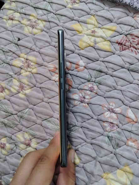 السلام عليكم جهاز هونر x9b للبيع مواصفاتة معروفة 
جهاز نظيف ما مفتوح مثل ما تشوف بالصورة 
بس كسر زغير بالجامة مال فلاش ما مأثرة 
عنوان بغداد الحرية السعر 175 اوبي مجال 
***********
