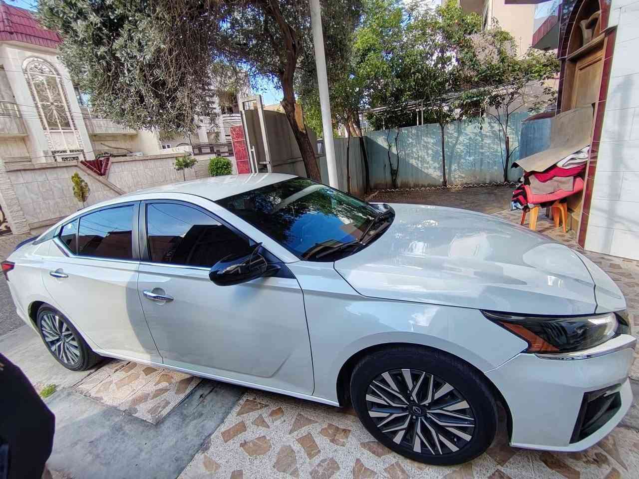 التيما موديل ٢٠٢٣ sv ماشية 66 ميل سيارة بجم امامي خلفي كبس بدون ايرباك سيارة باسمي سونار و رقم شاصي و حادث بل منشور  بدون اي دواخل سعر 163 بي مجال قليل *********** مكاني كركوك
