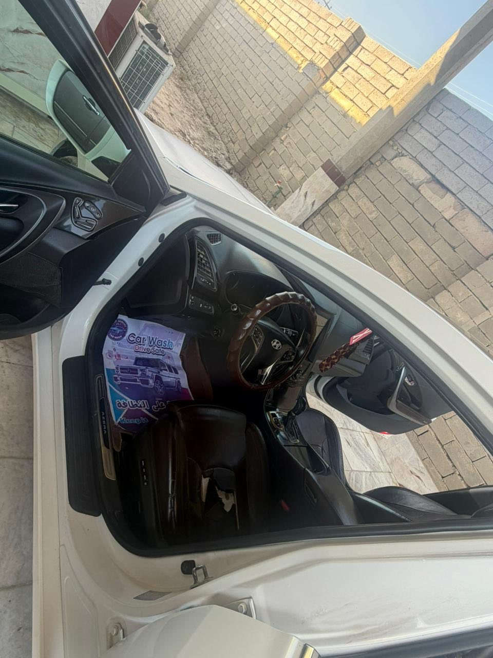 سلام عليكم
ازيرا 2014 للبيع بدون مرارس
وارد خليجي 
رقم بصره تحويل ثاني يوم
كفاله عامه ماعدى البنيد تبديل اثر دخطه بسيطه
سياره فول مواصفات vib
بنو راما 
حساس امامي خلفي
شاشه +كامره خلفيه 
تدفه بالكشنات 
تبريد كشنات 
كشنات كهربائيه وضعيات قياده
محركه v6
السعر 120رورقه بيه مجال بصيط
عنوان /بصره قضاء الصادق
***********
