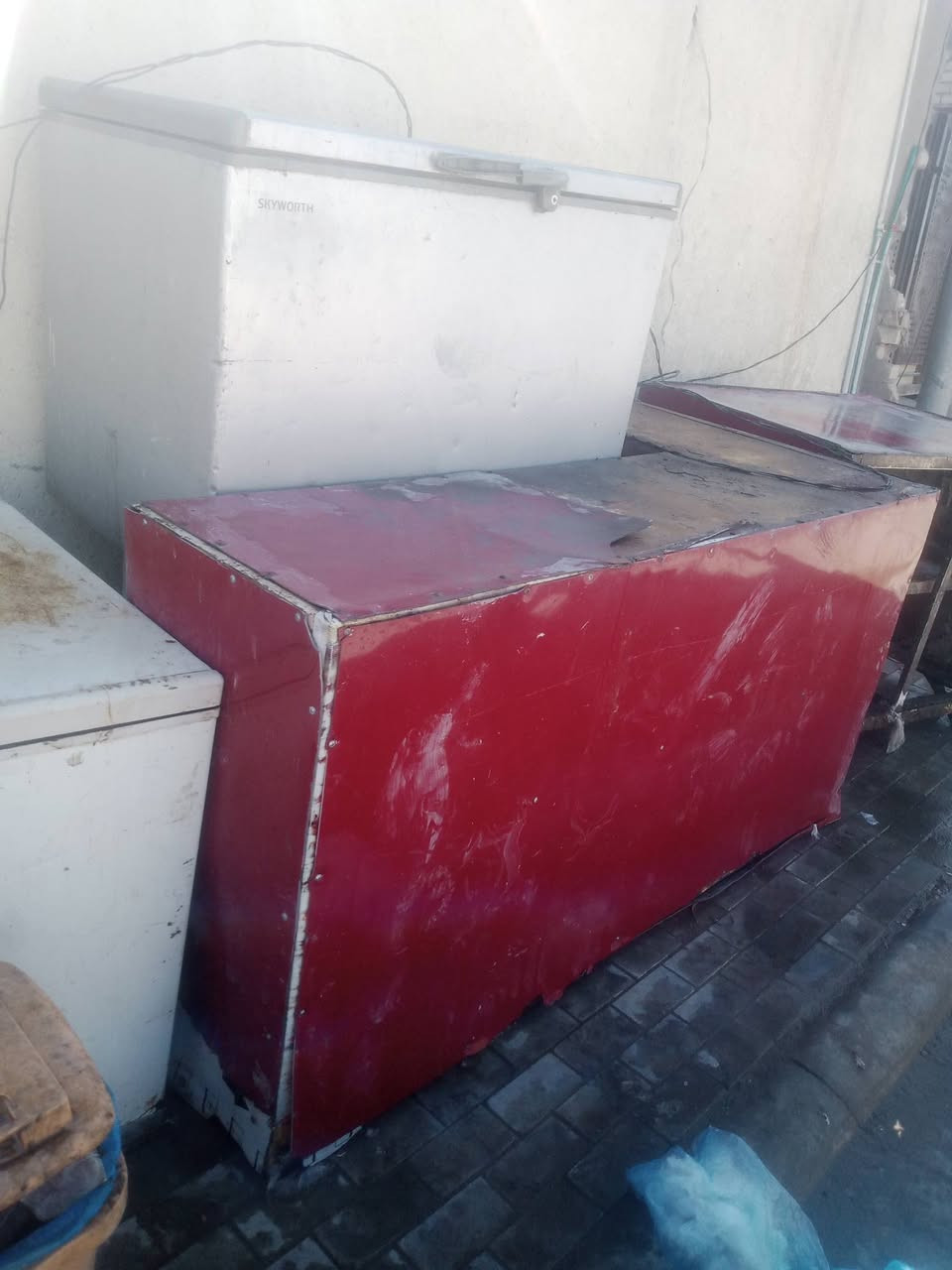 السلام عليكم عندي اغراض مطعم للبيع شواية دجاج ام السبع شيش ومعرض لبيع الفلافل مع شواية بركر مع كابسه مع كراسي عدد7واثنين ميز طعام مع مصطبات للجلوس عدد 2طول الوحده2ونص متر مع ميز حديد الطول 2متر ونص مع ميز حديد مربع مخصص لشواية الدجاج 
الاتصال على هذا الرقم ***********
