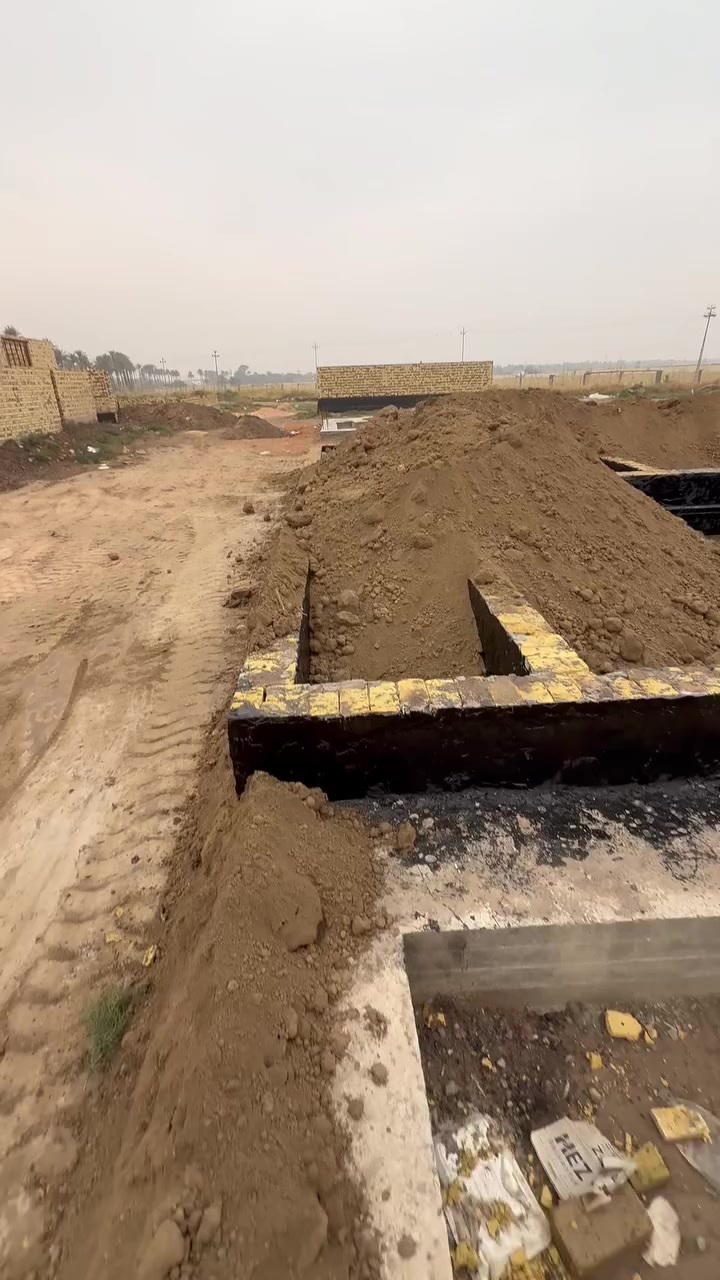 للبيع قطعة أرض 100 م² (10×10)
بيها غرفة + استقبال + صالة + مطبخ + حمام داخلي وخارجي

شارع 10 متر وخريطتها مرتبة وجميلة

طابو زراعي سند 25 العنوان مقابيل حي الشرطة خلف مطعم غانم وقريب على الشارع بجانب المجمع السكني رقم الهاتف ***********
