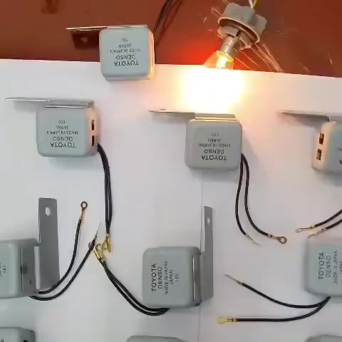 جرص اشاره وباب سيارة يتوفر جملة ومفرد مكان بصرة توصيل موجود ***********بي وتساب
