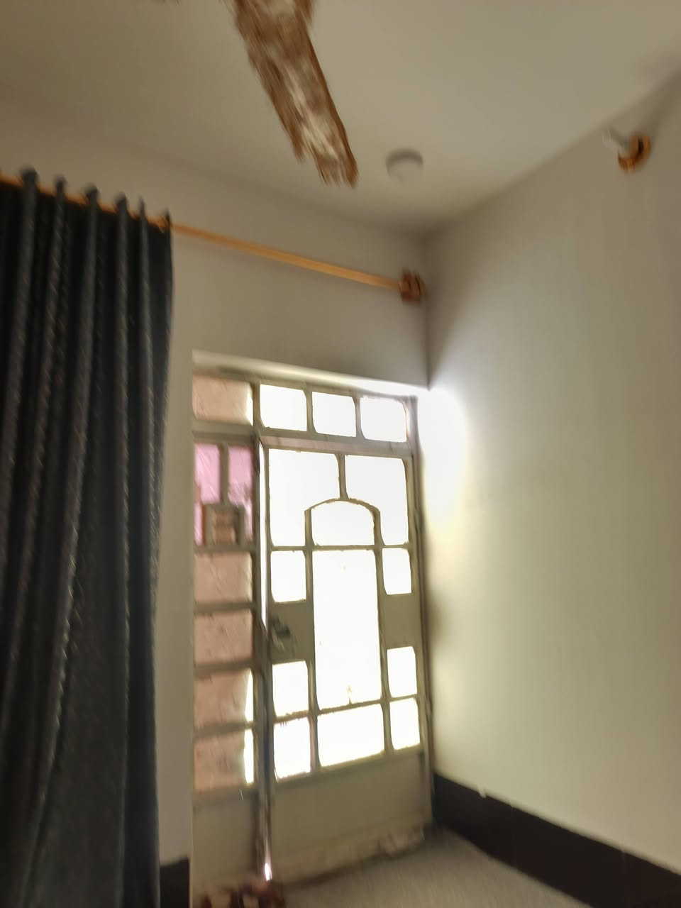 السلام عليكم بيت٢٠٠ متر غرفتين وصاله ومطبخ حي الزهراء للأستفسار ***********
