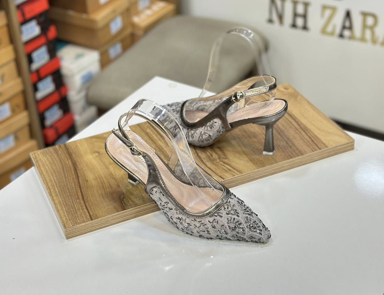 الموصل / الزهور - مجمع عزيز فتحي ط3 💐
تالقي بأجمل اطلالة مع NH ZARA 🥰🌹

 القياسات 37 الى 41 ✅🌺
السعر 18 الف فقط 🌸😍💵💵
جميع الموديلات الدبان والارضية طبي 💐💐

تألقي بآجمل اطلالة وحصريا لدى NH ZARA 🥰💕

يتوفر خدمة التوصيل داخل الموصل وجميع المحافظات🚕🚕

يفتح المحل يوميا من الساعة 11 صباحا لغاية 10 مساءا ⏰⏱️


**إذا كنت صاحب هذا الإعلان وتريد حذفه لأي سبب، رجاءا أرسل رسالة إلى الدعم الفني**