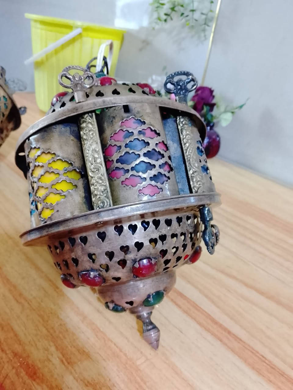 انتيكات تحفة قديمة زوج ثريات سقفية نحاس بريق ارتفاع 60 مكان بغداد استفسار خاص او  ***********
