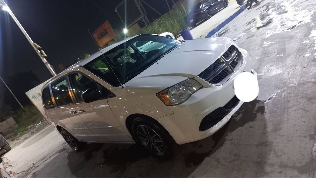 سلام عليكم دوج كرفان 2016 للبيع أو المراوس حسب القناعة رقم بغداد
بيها ٣ قطع صبغ جامرلغ خلفي وجامرلغ امامي وباب السايق نص فول مكينة ٣٦٠٠ ابواب ميكانيك جاهزة بدون نواقص ميكانيك وحداية  تحويل مباشر 
مكان سيارة ديالى بعقوبة 
للأستفسار ***********
