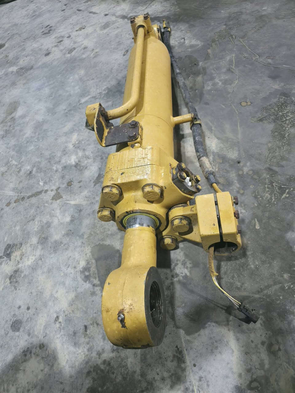 السلام عليكم جك رفع كتر 938G للبيع العنوان بغداد حي الجهاد / للإستفسار الاتصال على الارقام/ ***********
