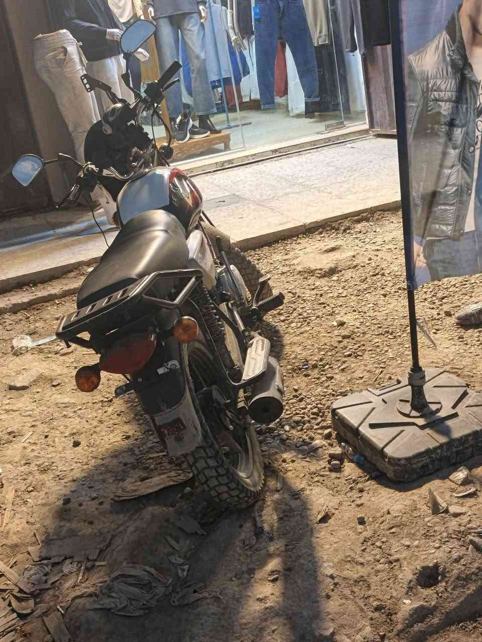 سلام عليكم بوكسر 2022رقم وسنويه بغداد. محرك سونك ب 1500 رقم +964 788 661 4279 بغدا ابو غريب
