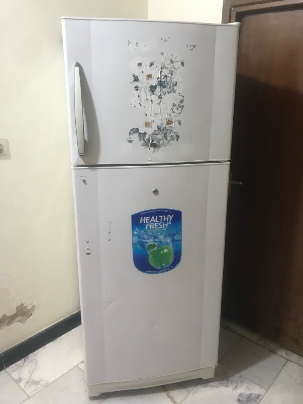 ثلاجة للبيع نظيفة شغالة