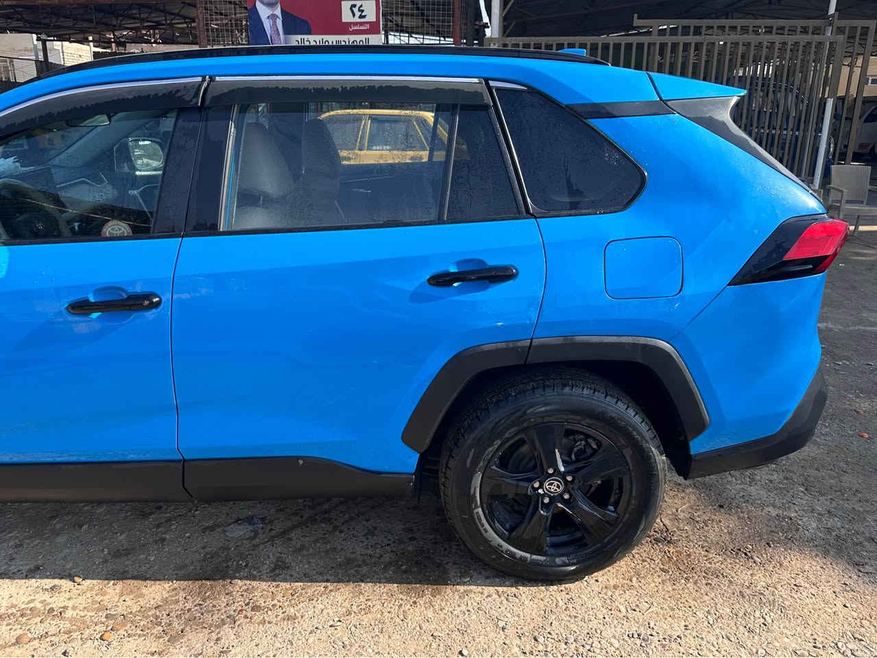 للبيع تويوتا RAV4 - راف فور موديل 2021 XLE وارد أمريكي 
رقم بغداد - تحويل ثاني يوم تاخذ 
ضرر فقط في الجهة الخلفيه باب الصندوق مبدل اصلي نفس اللون 
بصمه + اشارات بالمرايات الجانبيه + نظامين سرعه ECO و SPORT + داخل بيجي 
السياره حلوه وكاعده ومو ناقصها شي 
السعر - 200$ 
للتواصل .. *********** 
مكان السياره سامراء . سامراء, صلاح الدين
