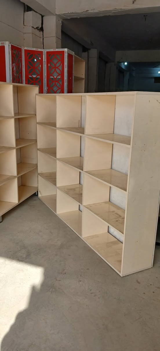 تتوفر رفوف محل كامل للبيع خشب ان دي اف / العنوان بيجي شارع المصرف مقابل مدرسة الفضيله للبنات / للاستفسار /*********** /***********
