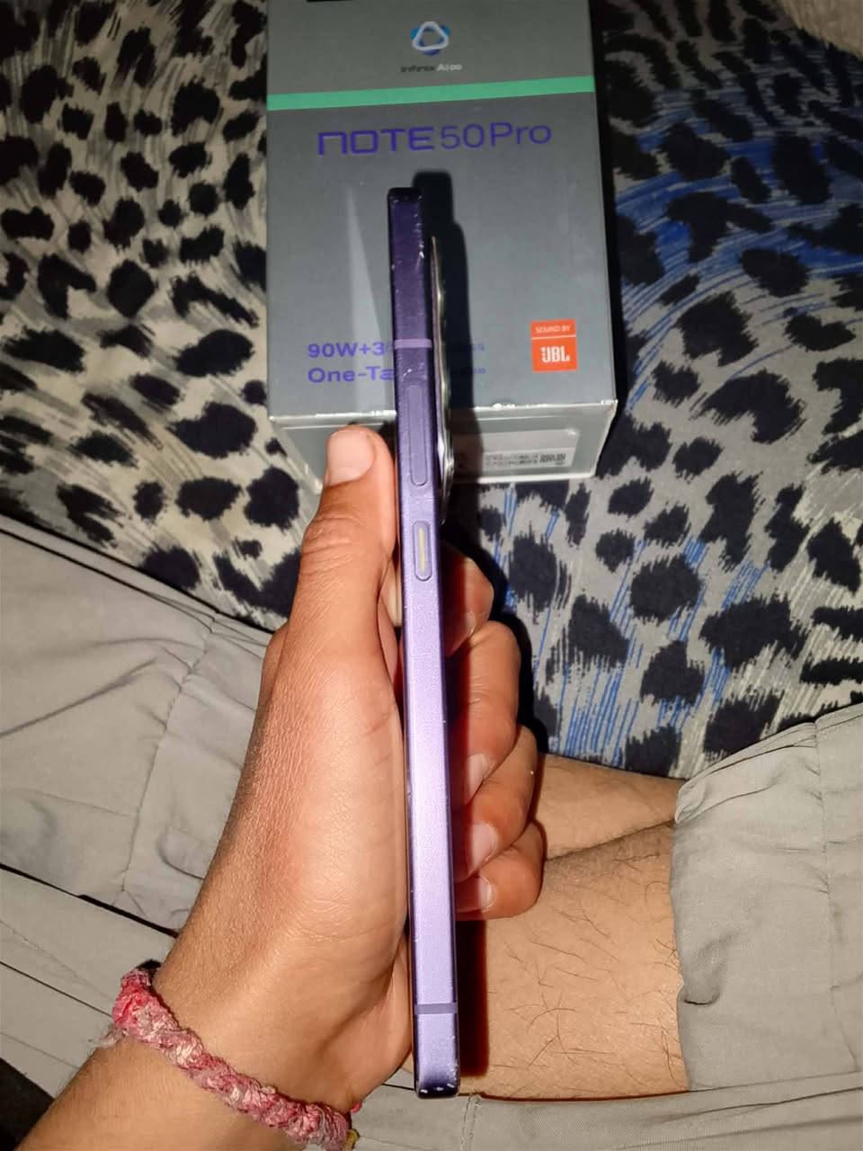 Infinix NOTE 50 Pro
بطارية 5200
ذاكرته 256
كامل ملحقات
نضافته80بل ميه
بغداد_الرئاسه شارع 20
***********
