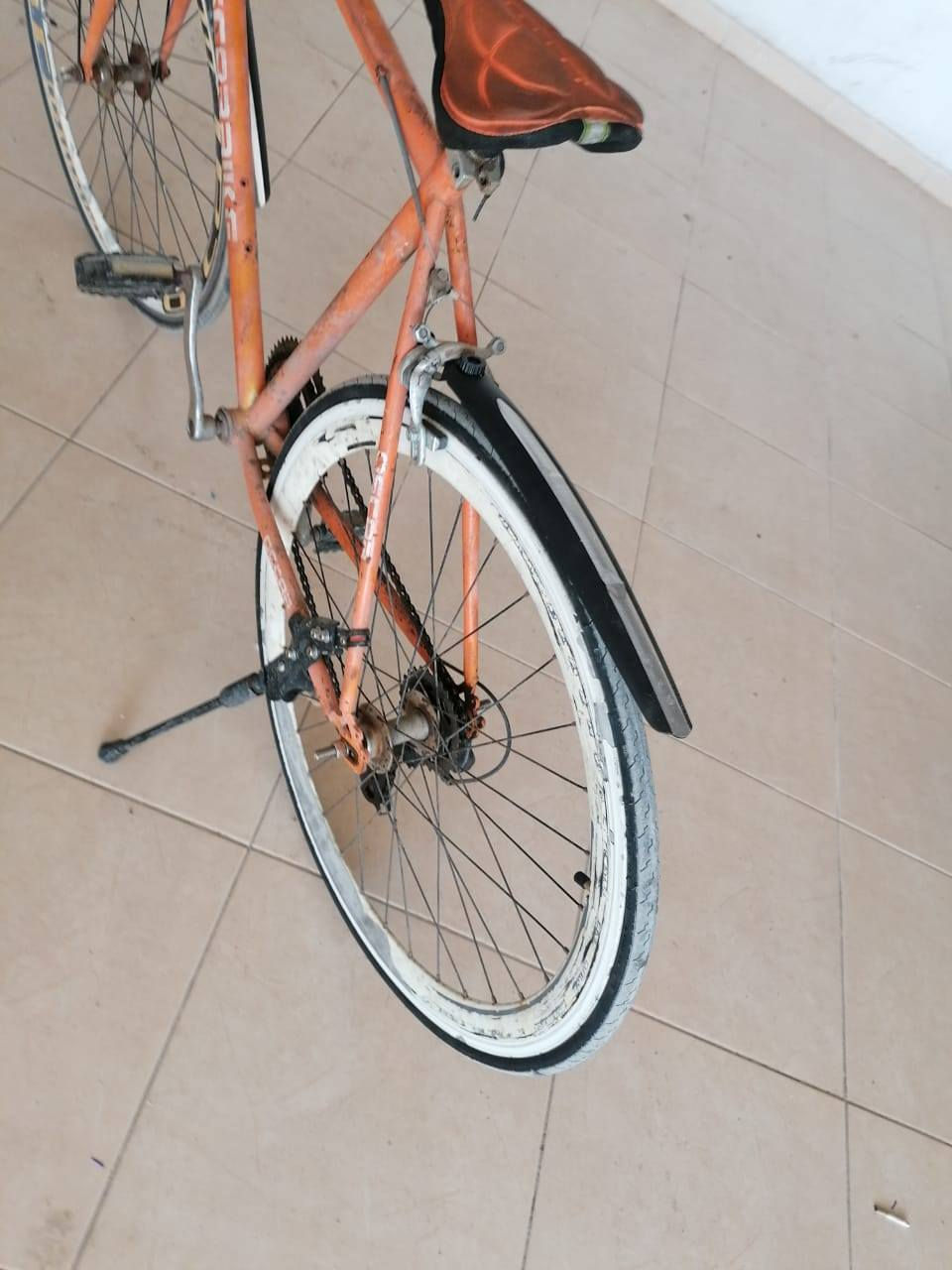 للبيع ب٦٠ الف دينار للتواصل 
***********
العيوب تحتاج نفخ تاير امامي ..
