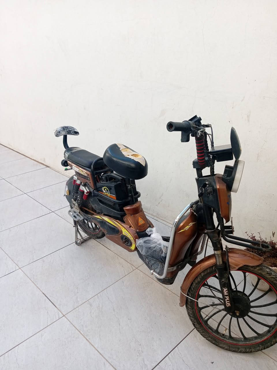 بایسکل شحن للبيع ٥بطاريات ٣بطاريات منهن أخذته قبل ٢شهر عقل اليوم بدلته سعر ٢٠٠الف ومجال قليل


**إذا كنت صاحب هذا الإعلان وتريد حذفه لأي سبب، رجاءا أرسل رسالة إلى الدعم الفني**