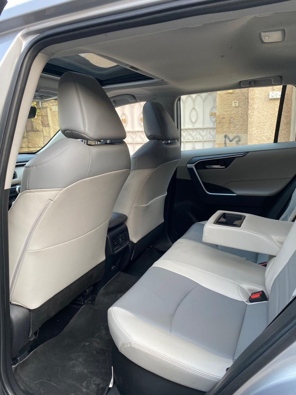 راف 4 موديل 2023 xLe بريميوم. لون سلفر. كشنات جلد سلفر وتجي كلش قليل كله يجي اسود السيارة مماشية بلعراق بس ع كد الترقيم يأسمنا ماشية 19  الف فقط سعر 245 ورقة مكان بغداد زيونة  هاتف  ***********
