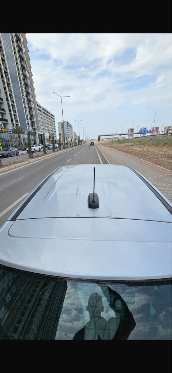 سلاو له هاوريانو هه وادارن
ام سياريه بؤفرؤشتن 
سياريكى يه ك ده ست خاوين مايته وه 
٢٠١٧
بوياغ دونيو ده ر كه كه ميك ناو ده ركه بوياغه جى جيشي تعديلو كارتى هه يه 
گيرو مكينه و كارباياتو ته قه و ره قه هه موى به شه رت 
بؤسعرو زانيارى زياتر تيل بو ساعيبي بكه ن 
سياره له هه وليره
***********
ته عويلو غرامه ش به شه رت أربيل, العراق
