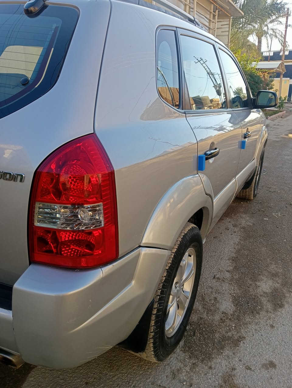 السلام عليكم للبيع توسان موديل 2009 وارد خليجي مكينه 2000 السياره كفاله عامه من  الصبغ والتبديل والفتح والجراد السياره أربعة دسك السياره جاهزه من كلشي كير مكينه حداديه تبريد تخم تاير كله جديد السياره وياها سويجات 2 مال شركه السياره جاهزه من كلشي شرط على السونار ألف ما تصرف عليه 
العنوان بابل محاويل 
السعر 123
رقم الهاتف ***********
