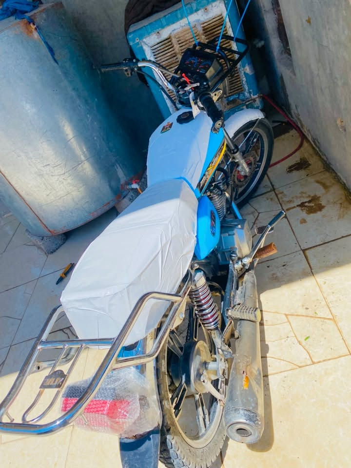 سلام عليكم للبيع سيفان23 محرك مبدل ولفات فقط فقط  سعر440 وبي مجال للطيبين مكاني بيجي الحجاج ***********
