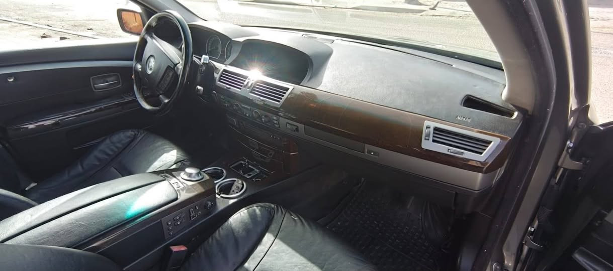 السلام عليكم
للبيع BMW E65 745i 2002
السياره كلشي شغال بيها ومعروفه مواصفاتها ماكو داعي اسولف عنها السياره مابيها اي نقص فقط مشط ستيرن بي نضوح وبيها صبغ بنيد وقماره وجنطه أثر جراد 
السعر 110 وبيها مجال حگ الجية 
مكان السيارة البصره قضاء القرنه 
للأستفسار      ***********
