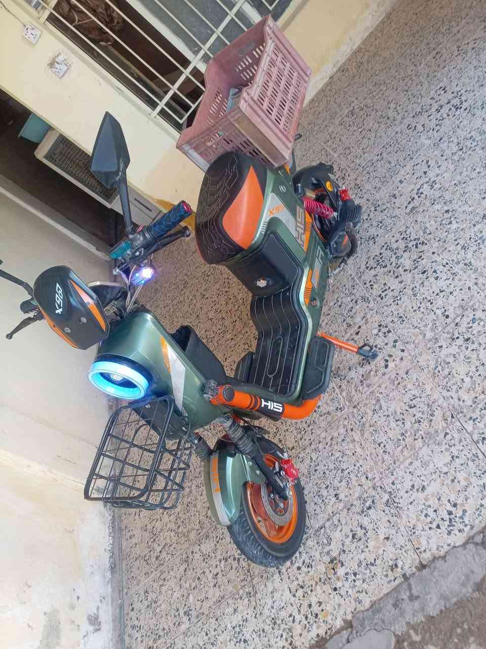 سلام عليكم ورحمة الله وبركاته X900 دراجه شحن للبيع الموديل 2025 5بطاريات فول نظافه 100 السعر 375 وبيه مجال مكاني ديالى بعقوبه كاطون الرازي الرقم ***********
