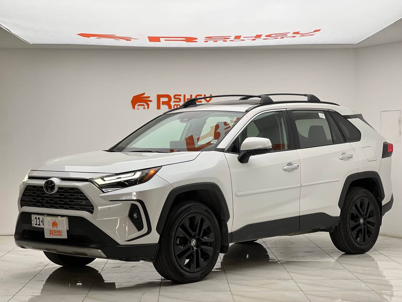 TOYOTA RAV4 2024 AWD
تويوتا رافور ٢٠٢٤
مواصفات Limited فول فول

شاشة كبيرة، سماعات JBL، كشنات جلد و تدفئة و تبريد و خزن، عدادات دجتال، ويل بلادي اسود، فتحة سقف، بصمة، رادارات و حساسات ٣٦٠ درجة، و بعد هواية مواصفات 

ماشية 3,000 ميل فقط
مكينة ٤سلندر حجم ٢.٥لتر و فور ويل
بيها صندوق صبغ و جاملغ معدل بدون دواخل و ايرباك السيارة بعدها جديدة زيرو

مكفولة من كير و محرك و حجر كزوز

رقم بغداد ب اسمنا و شرط التحويل

و ب سعر(310$) ورقة و بيها مجال للطيبين

مكان السيارة

دهوك -معرض ارشف R-Shev
رقم51 من معارض التيرمينال 

***********
*********** دهوك, العراق

